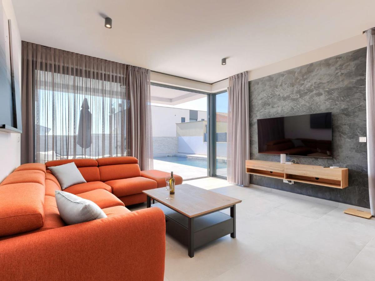 Mi By Interhome Pula